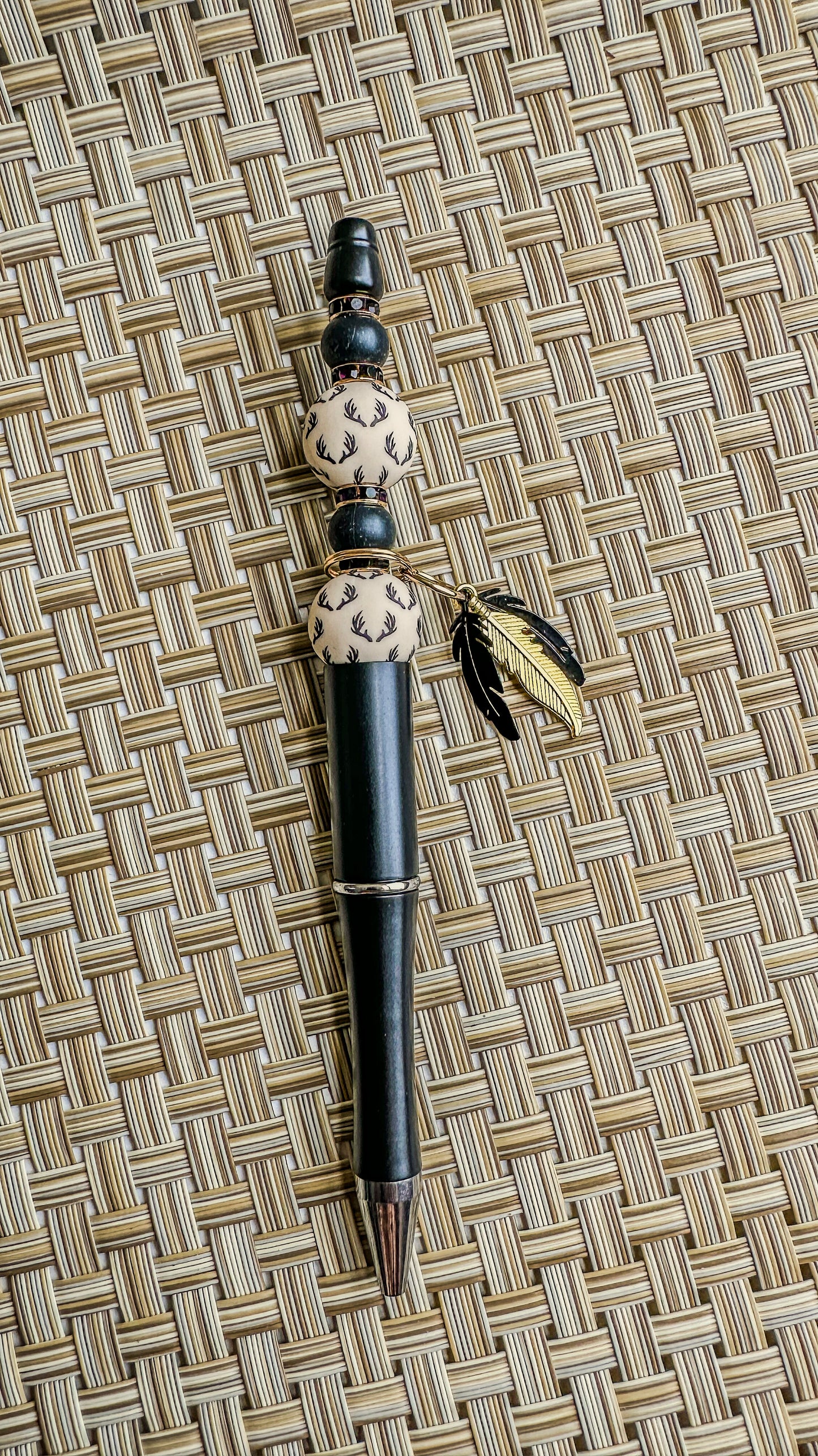 Stylo à bille perlé - Bois de cerf et plumes