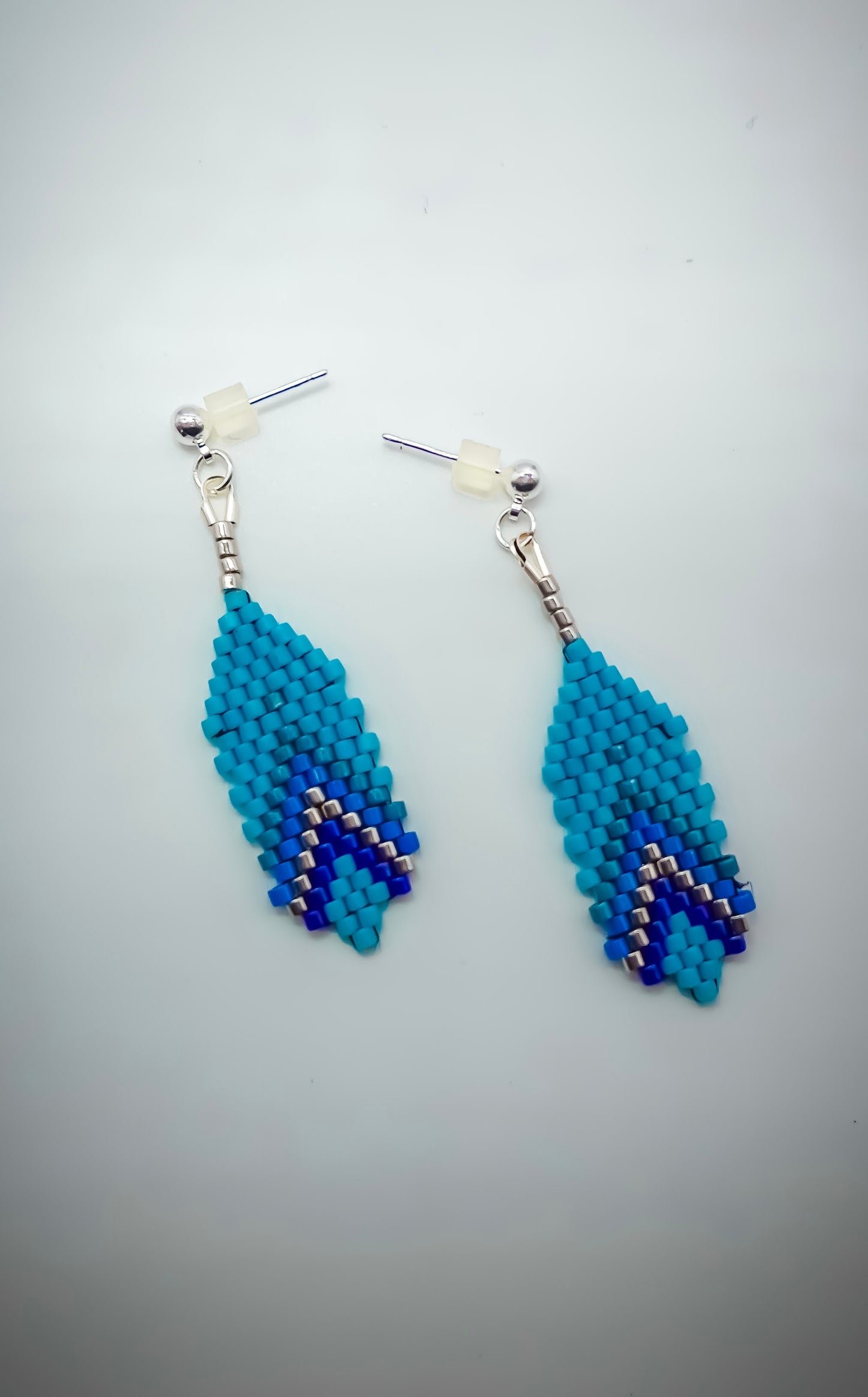 Boucles d'oreilles indigènes en écorce de bouleau faites à la main