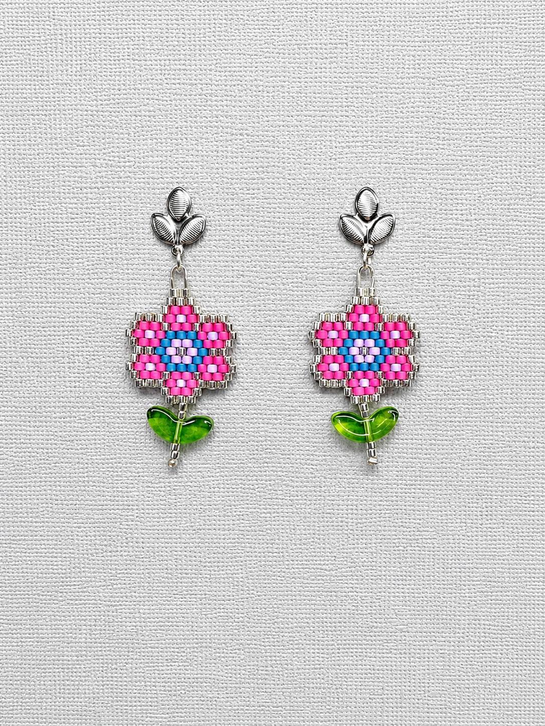 Miyuki Earrings - Flower w/ leaves (pink, silver)