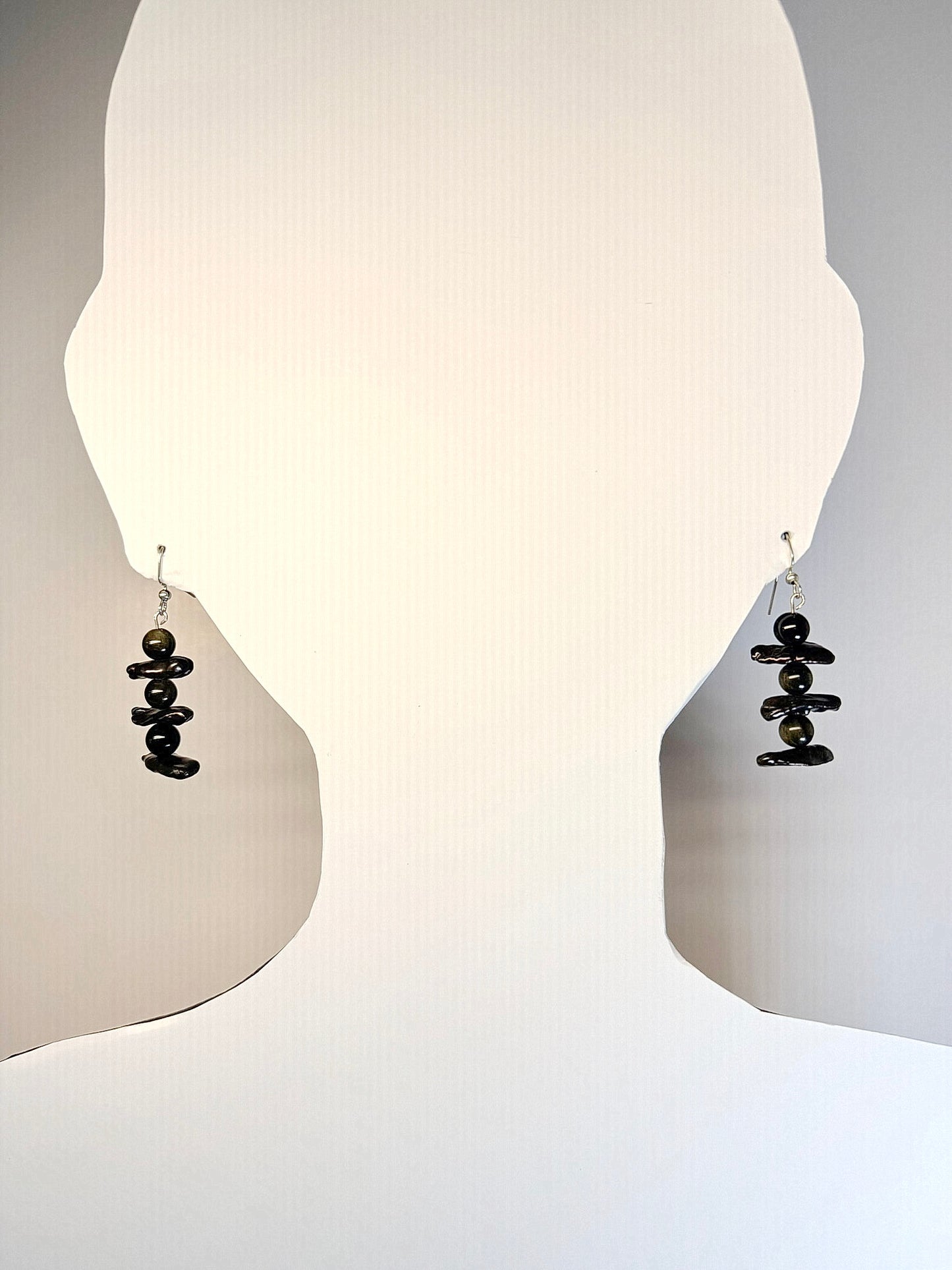 Boucles d'oreilles artisanales indigènes - « Inukshuk » avec sodalite