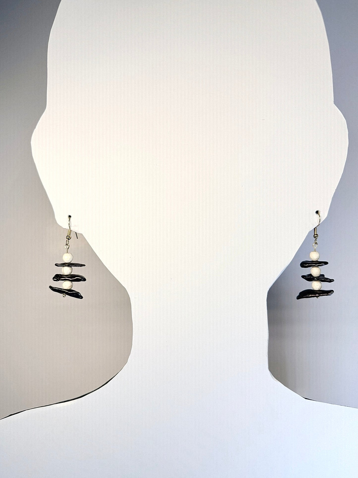 Boucles d'oreilles artisanales indigènes - « Inukshuk » avec sodalite