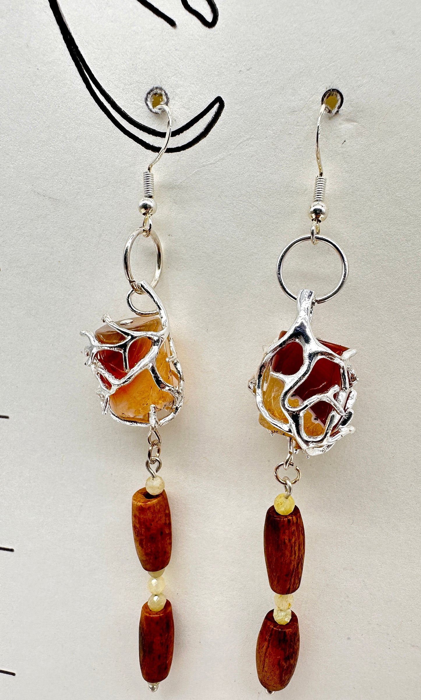 Boucles d'oreilles indigènes faites à la main - Agate Crazy Lace, perles d'os et agate jaune