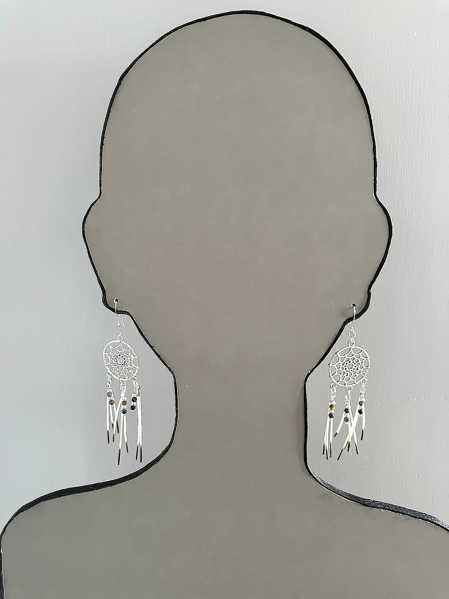 Boucles d'oreilles indigènes faites à la main - Attrape-rêves