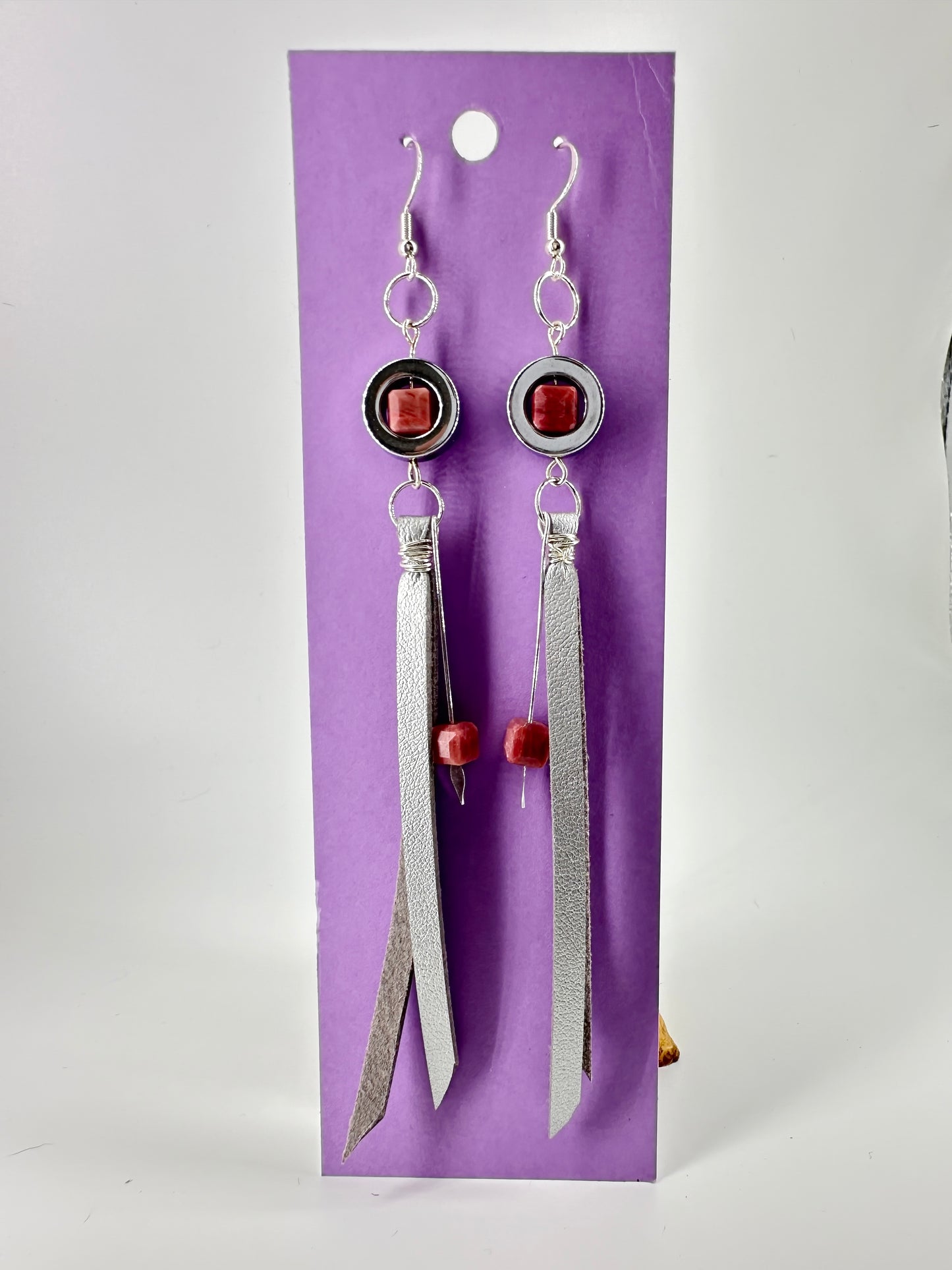 Boucles d'oreilles indigènes faites à la main - Hématite et rhodonite