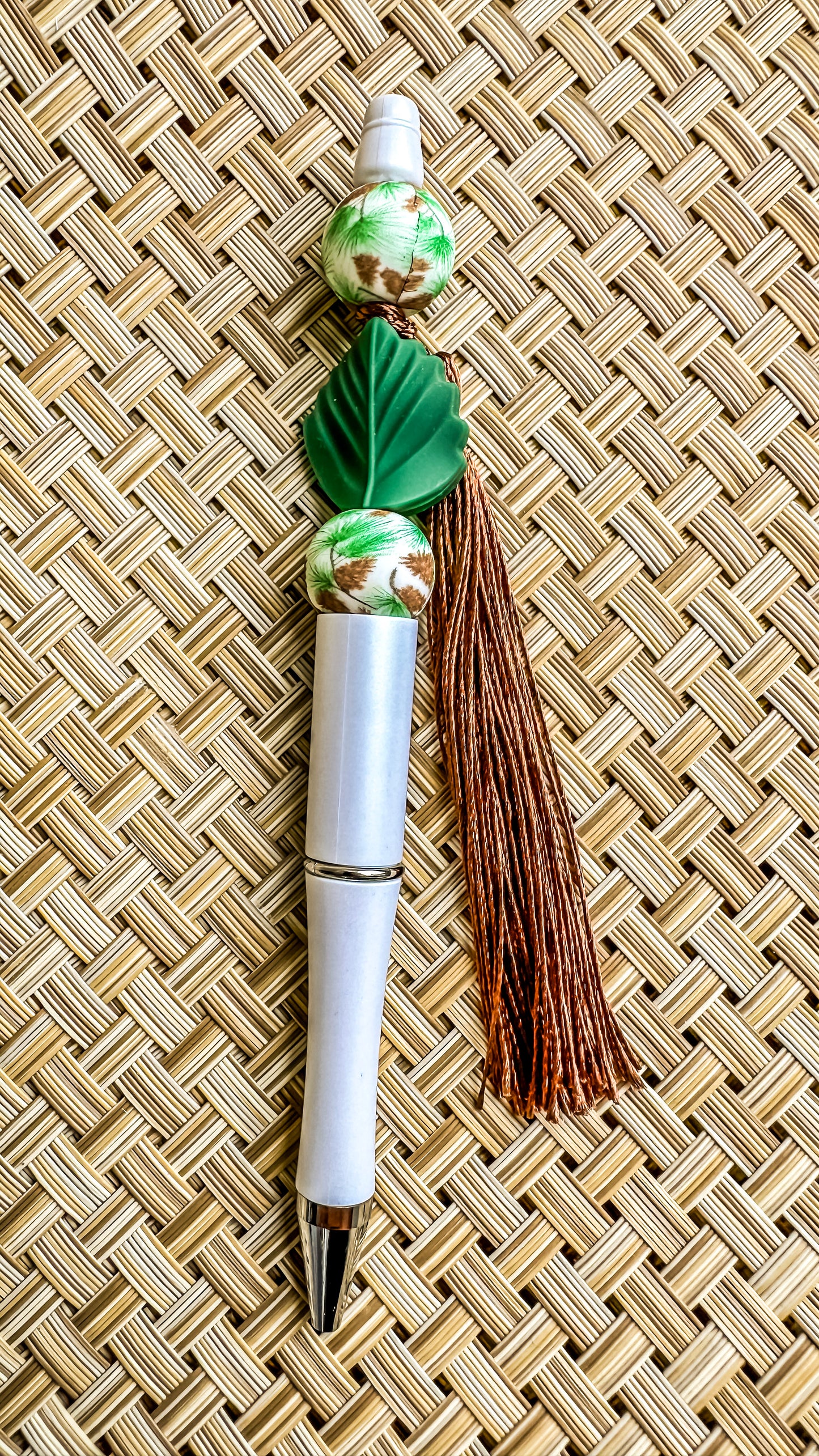 Stylo à bille perlé - Pin/pomme et feuille