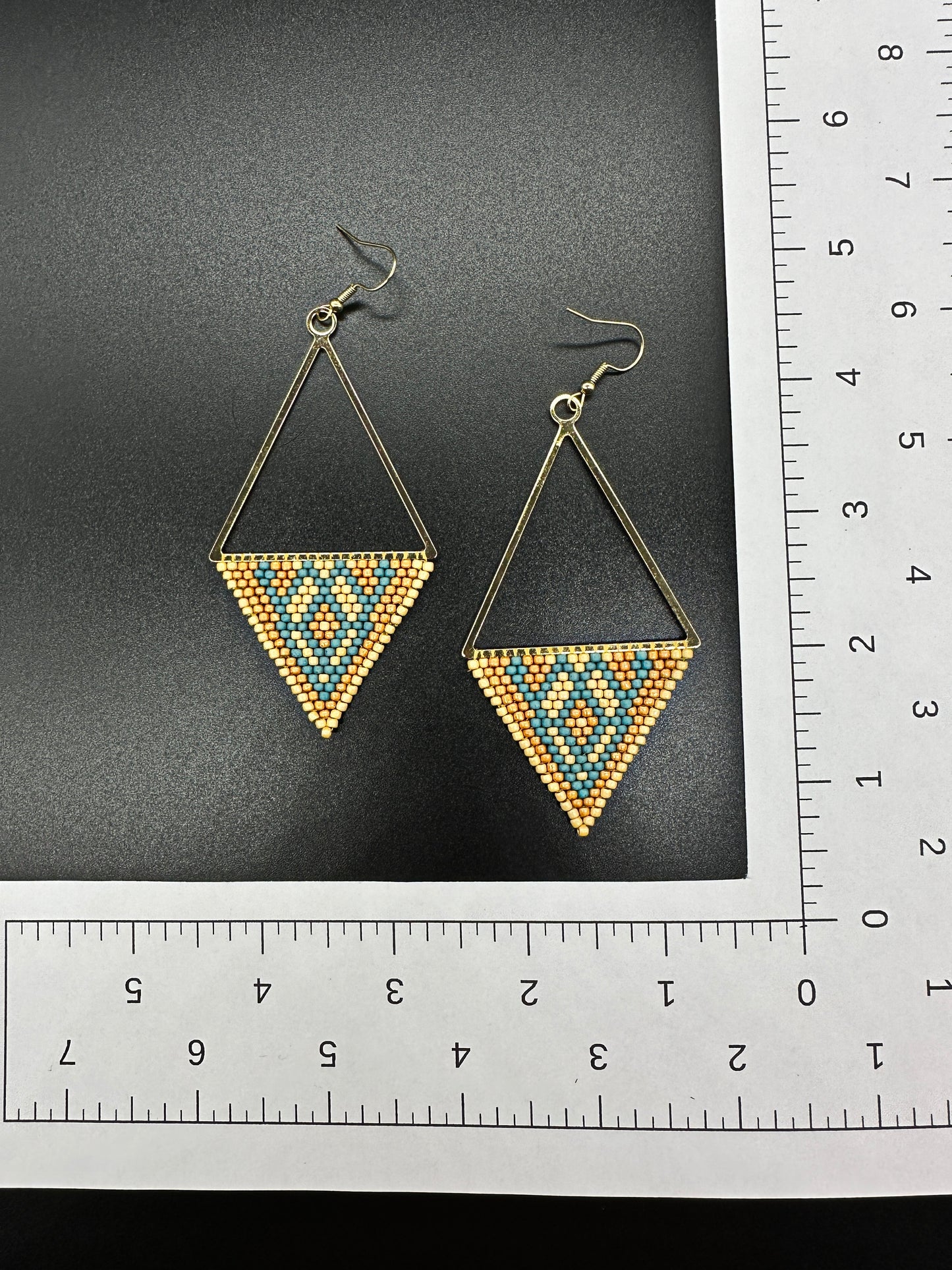 Boucles d'oreilles en perles artisanales indigènes - Série « Forme » - Sunshine