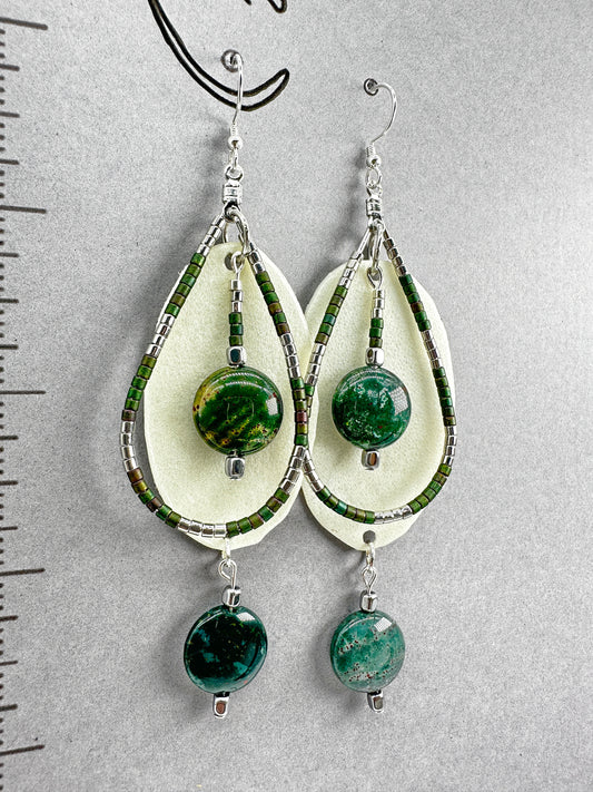 Boucles d'oreilles artisanales indigènes - Série Rawhide avec Bloodstone