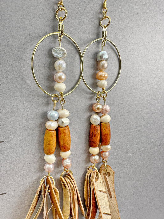 Boucles d'oreilles artisanales indigènes - Écorce de bouleau avec perles d'eau douce et perles en os