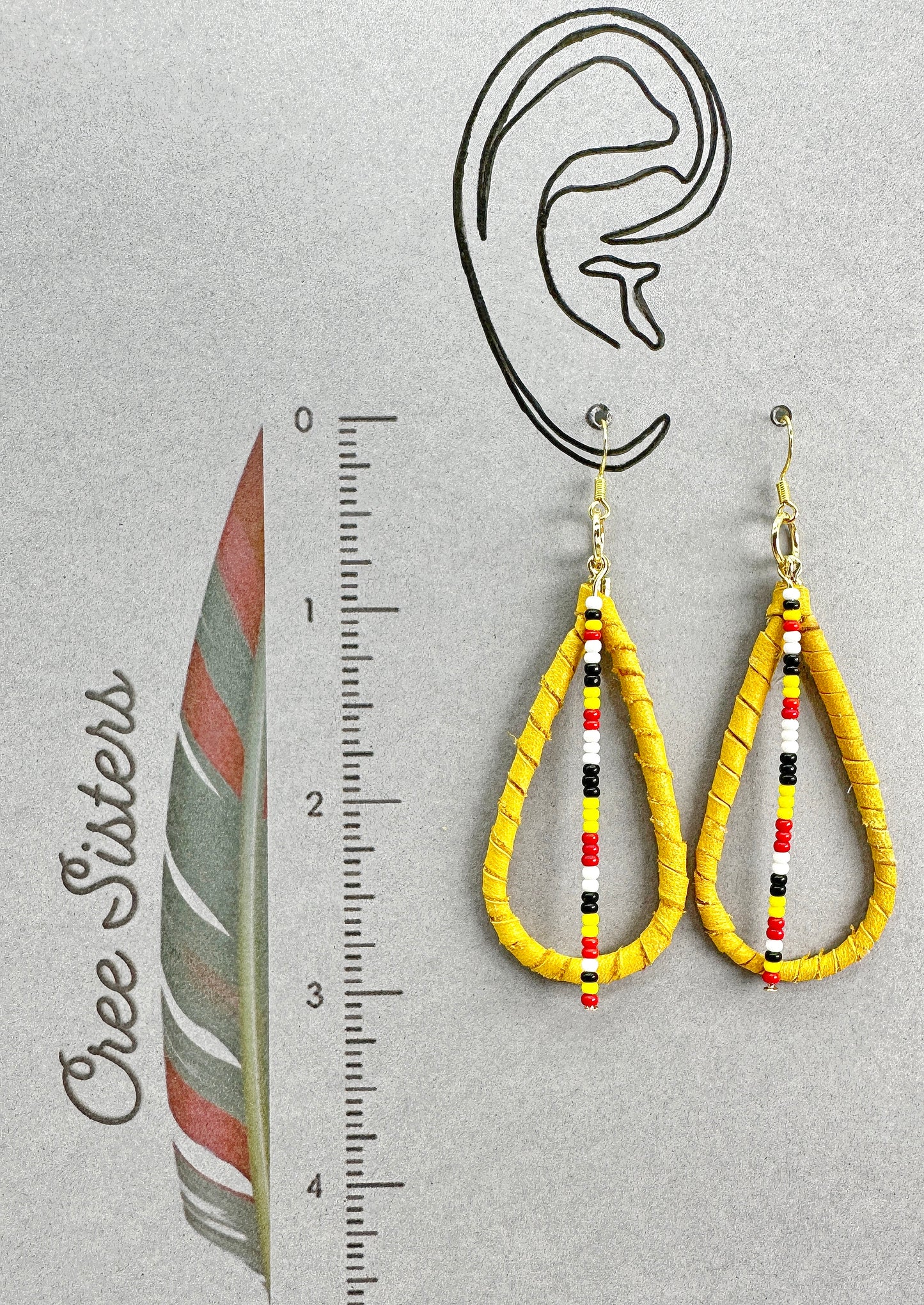 Boucles d'oreilles artisanales indigènes - Cuir de cerf - enveloppées de couleurs sacrées 