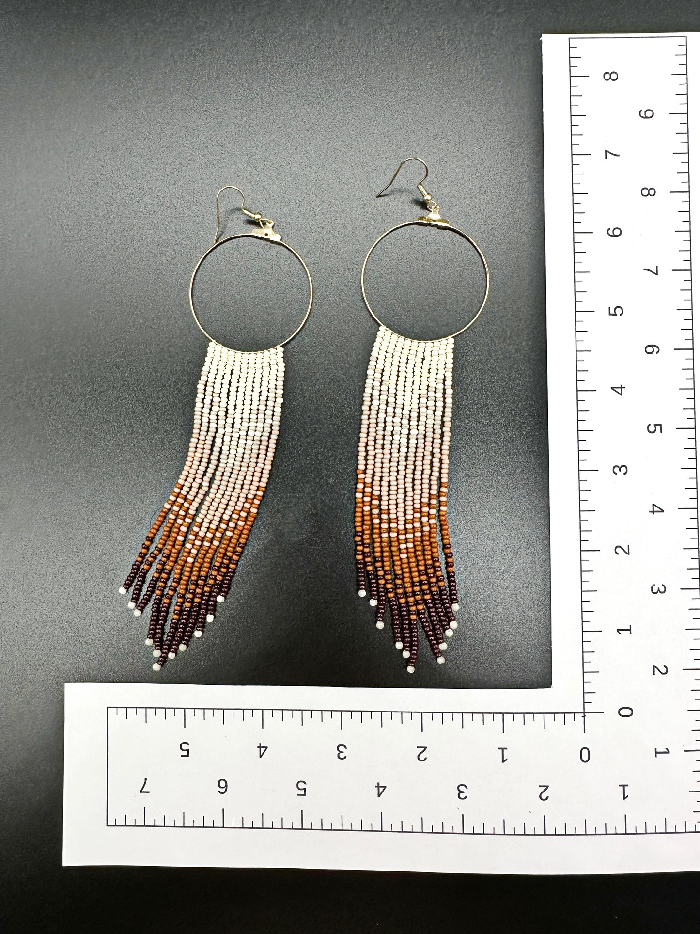 Boucles d'oreilles en perles artisanales indigènes - « Feu » - Tan 