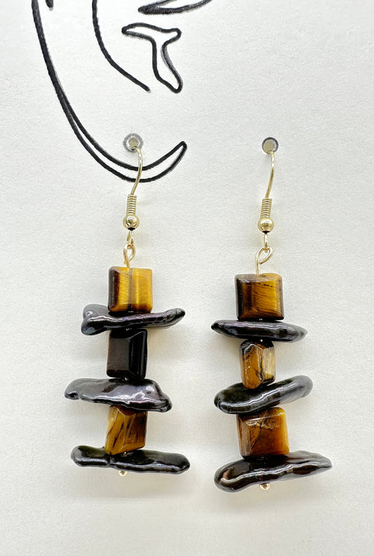 Boucles d'oreilles artisanales indigènes - 'Inukshuk' œil de tigre et nacre